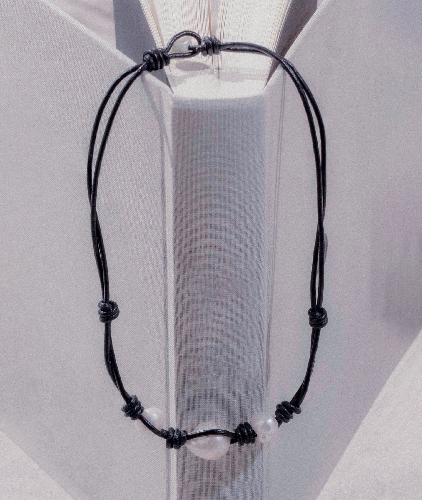 COLLAR DE CUERO BARROCA