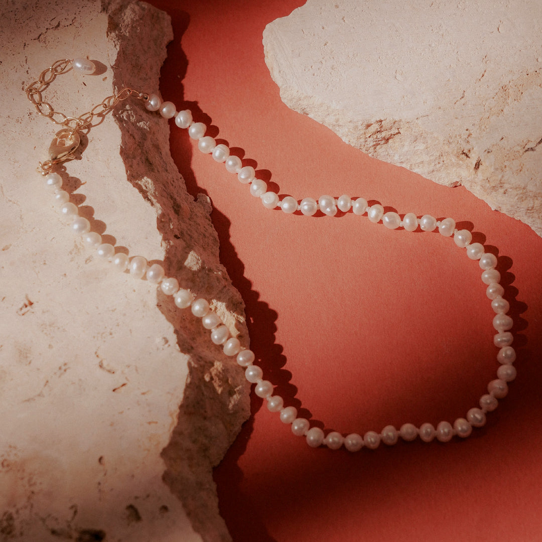 White Pearls Choker